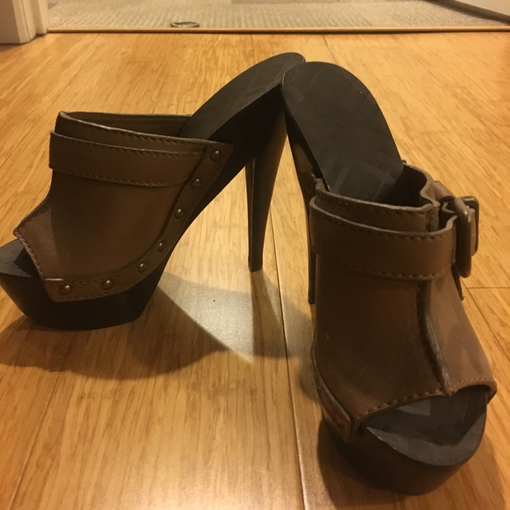 Burberry open toe clog heels